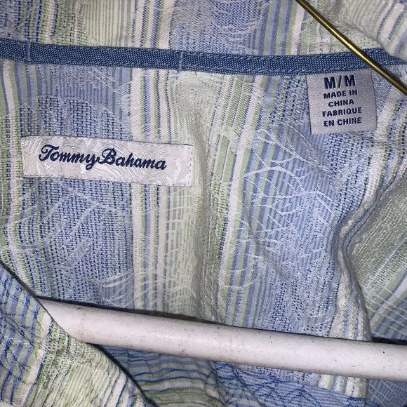 Size M Tommy Bahama Short Sleeve Button Down Shirt - Picture 3 of 4